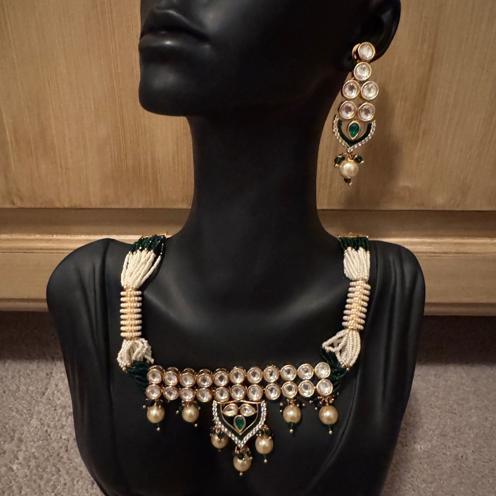 Luxurious Green and Gold Necklace Set